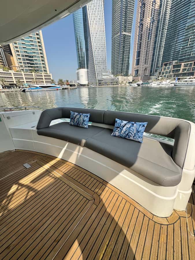 Dubai: Palm Jumeirah luxury private yacht Tour - The three-hour cruise adds Atlantis and a swim