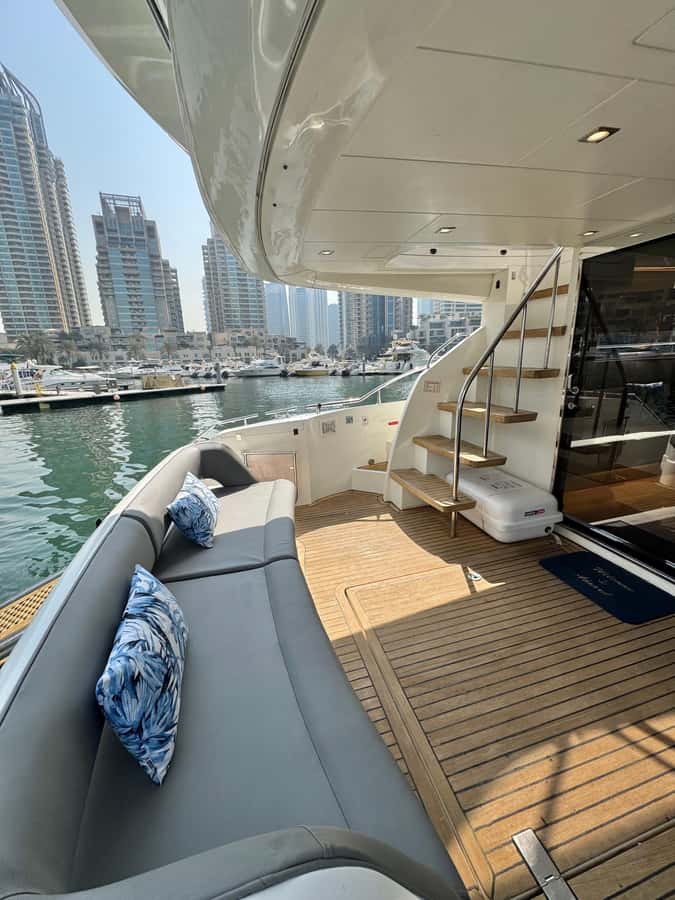 Dubai: Palm Jumeirah luxury private yacht Tour - Cancellation and booking details to keep in mind