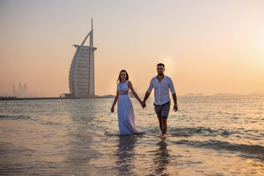 Dubai Photo Shoot with a Personal Travel Photographer - Dress, comfort, and timing advice