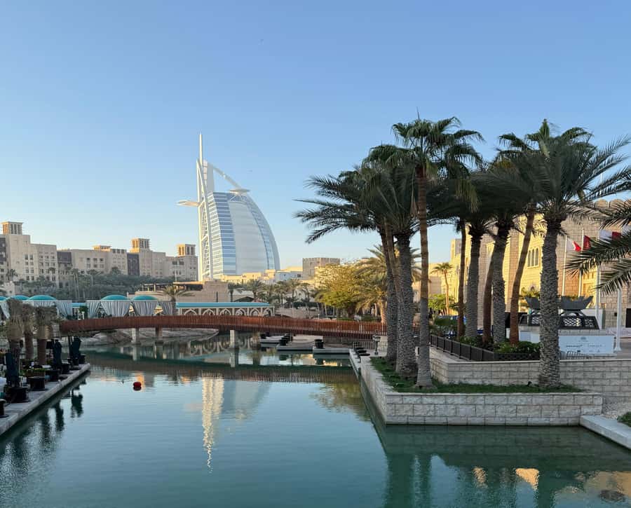 Dubai: Premium Half-Day Dubai Highlights Tour small group - The Dubai Frame and the shifting schedule