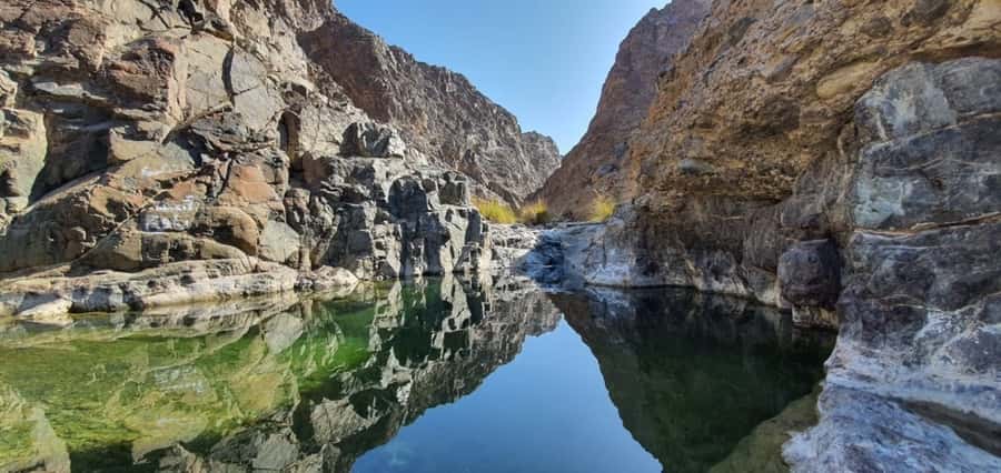 Dubai: Private Desert Day Tour and Wadi Shawka Pool Visit - A desert trip with a mountain finish