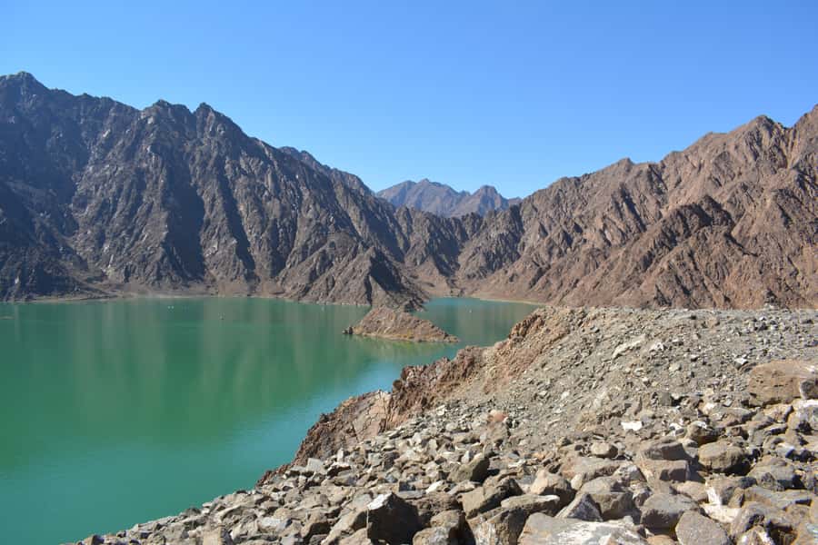 Dubai: Private Desert Day Tour and Wadi Shawka Pool Visit - Lunch, drinks, and comfort on the trail