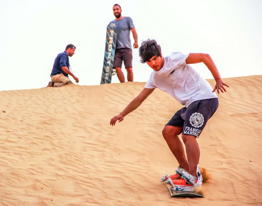 Dubai: Private Desert Day Tour and Wadi Shawka Pool Visit - What the four-hour schedule really includes