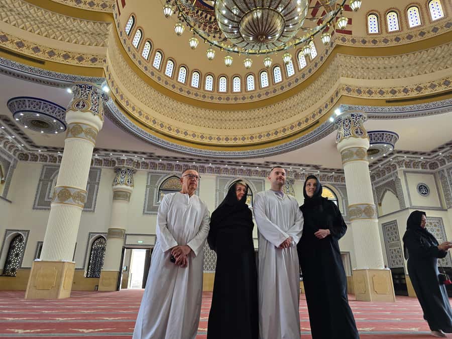 Dubai:Private Frame Entry, Mosque, Souks, Tastings& transfer - A five-hour route through Dubai’s old and new sides