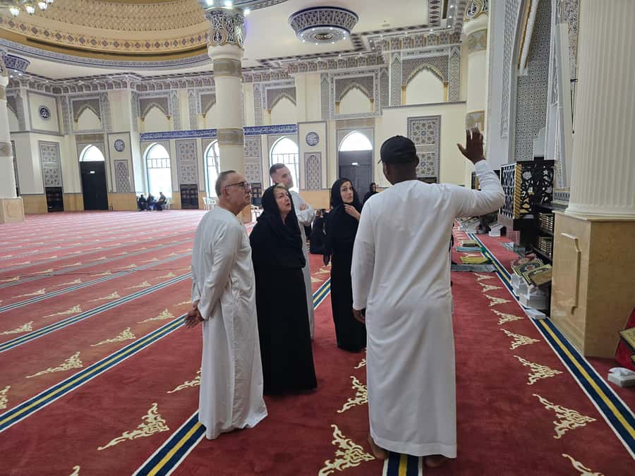 Dubai:Private Frame Entry, Mosque, Souks, Tastings& transfer - The Blue Mosque: a calmer change of pace