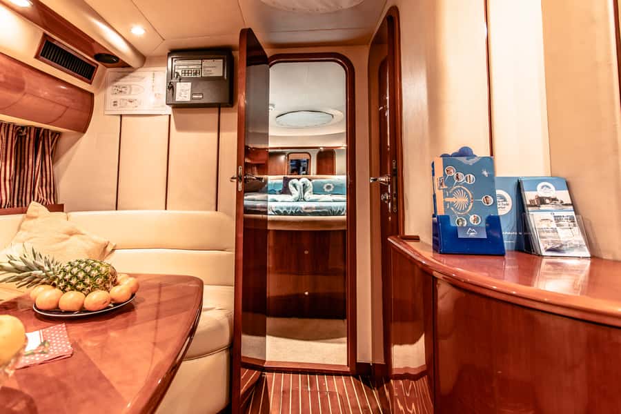 Dubai: Private Luxury Everest Yacht Cruise from Dubai Marina - Who should book this yacht cruise?