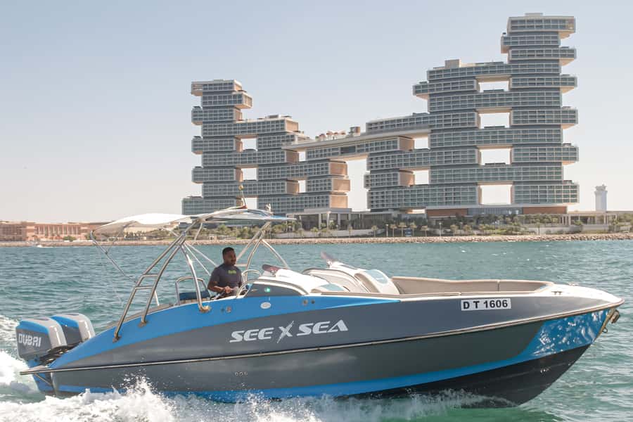Dubai: Private Luxury Night Boat Tour - Finding the boat near Pier 7