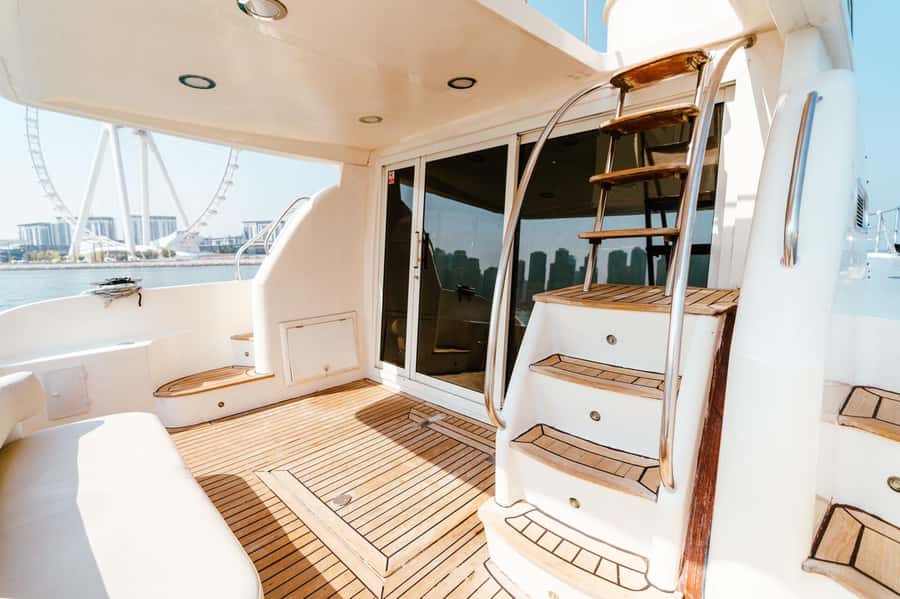 Dubai: Private Luxury Yacht Tour on a 50-Foot Yacht - Key Points at a Glance
