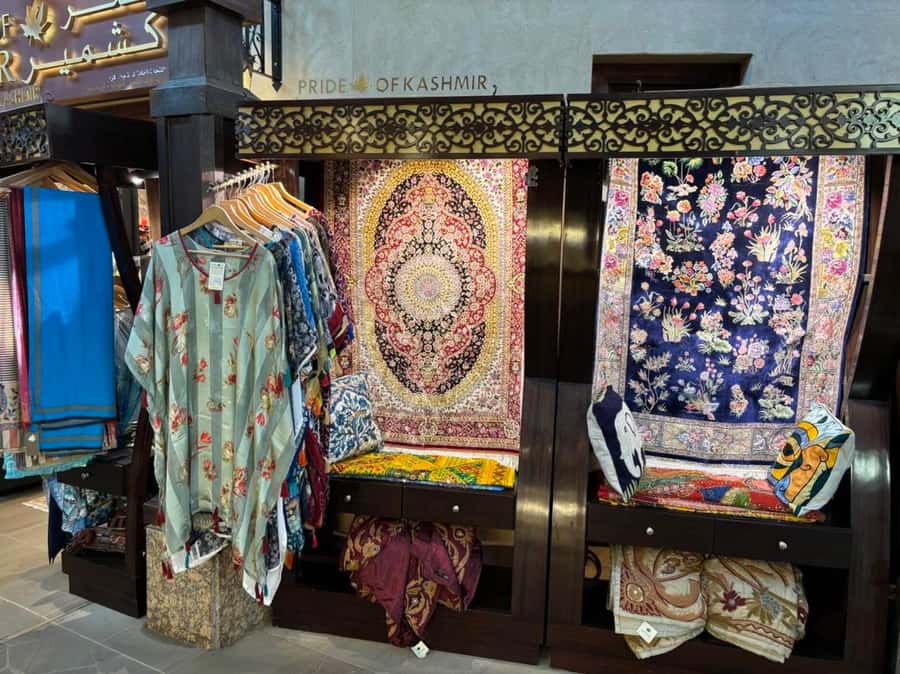 Dubai: Private Shopping City Tour and Global Village Tickets - Guides are the main strength of the experience