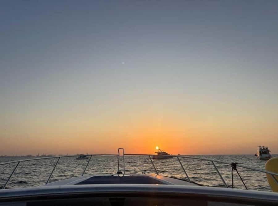 Dubai: Private Sunset Yacht Tour from Dubai Marina - Setting sail from Dubai Marina