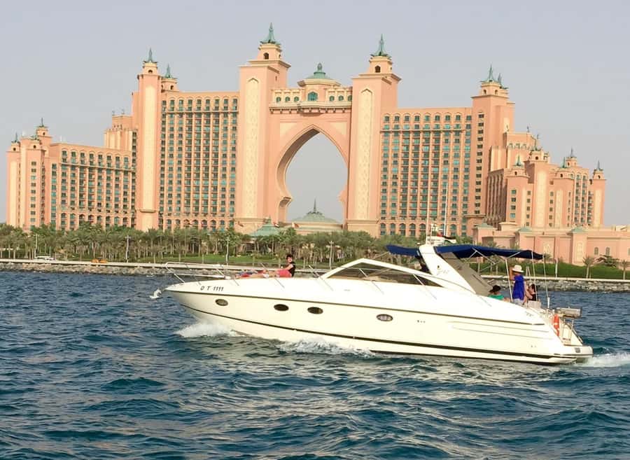 Dubai: Private Sunset Yacht Tour from Dubai Marina - Choosing two hours or four