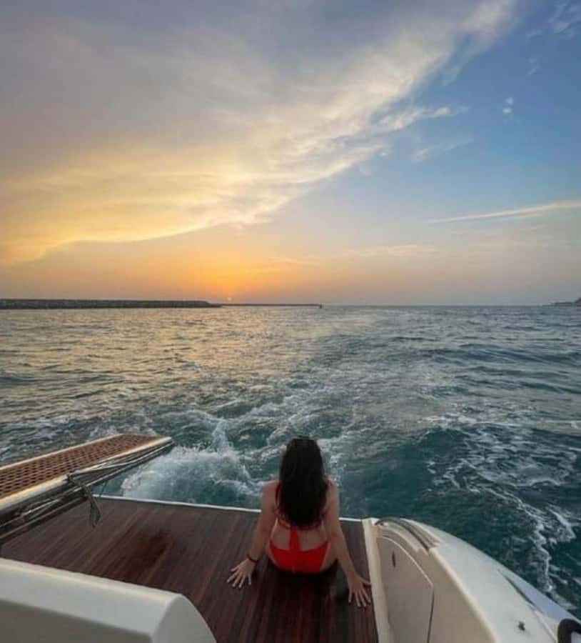 Dubai: Private Sunset Yacht Tour from Dubai Marina - Dubai Marina to Bluewaters Island