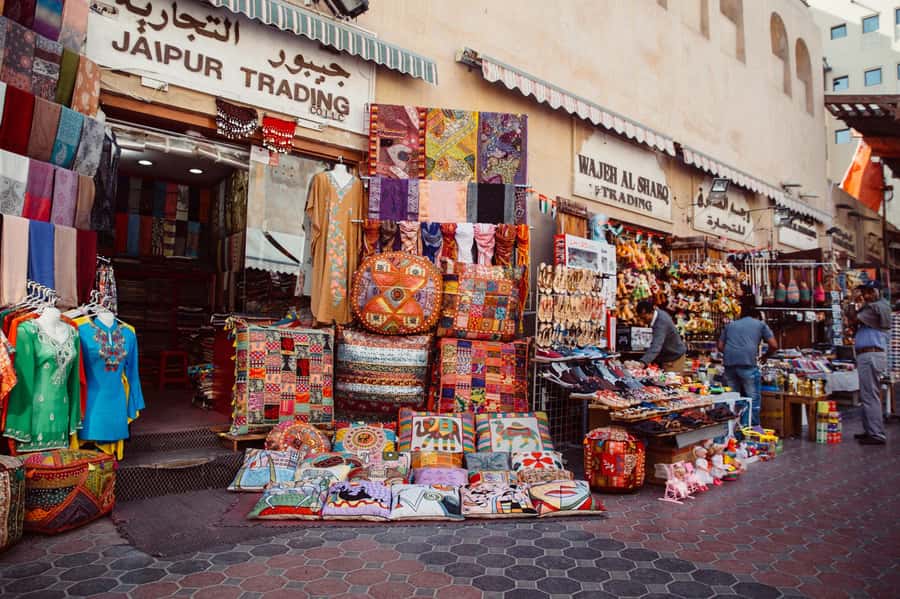 Dubai: Private Tour with Locals – Highlights & Hidden Gems - Who should book it, and who should skip it