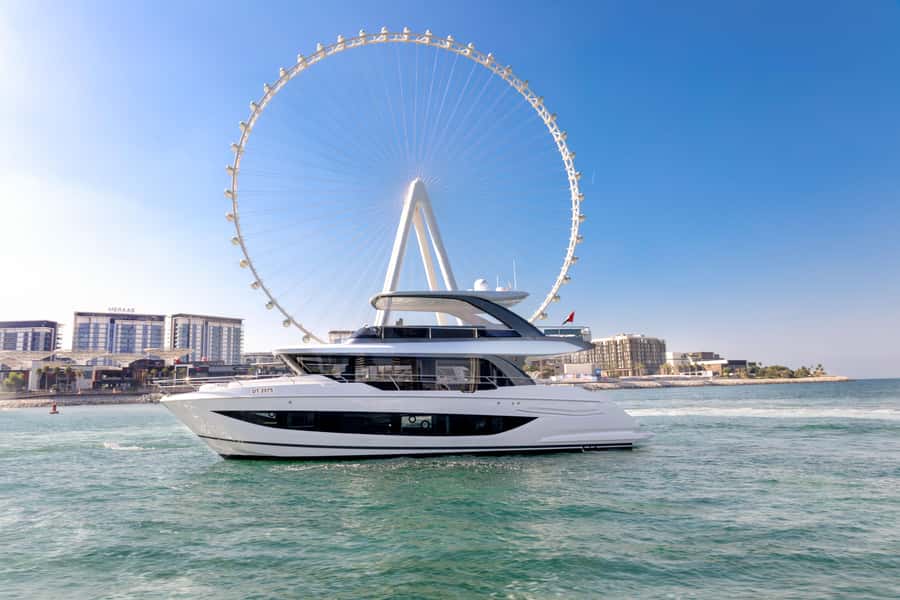 Dubai: Private VIP Luxury Yacht Tour with BBQ & Drinks - Why a private yacht changes the Dubai cruise