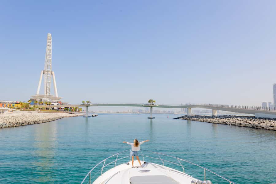 Dubai: Private VIP Luxury Yacht Tour with BBQ & Drinks - Leaving Dubai Harbour for the marina