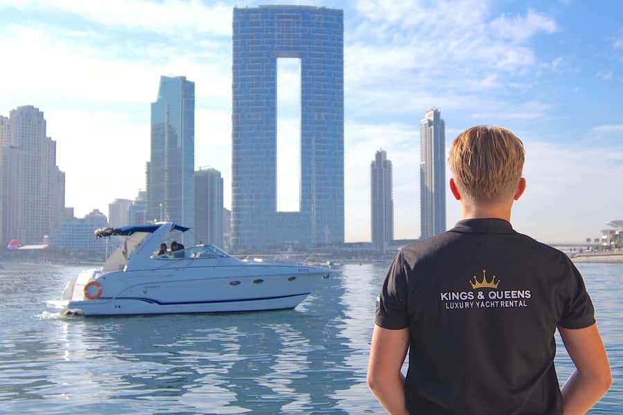 Dubai: Private Yacht Cruise for Unforgettable Memories - A private yacht gives Dubai a better sense of scale