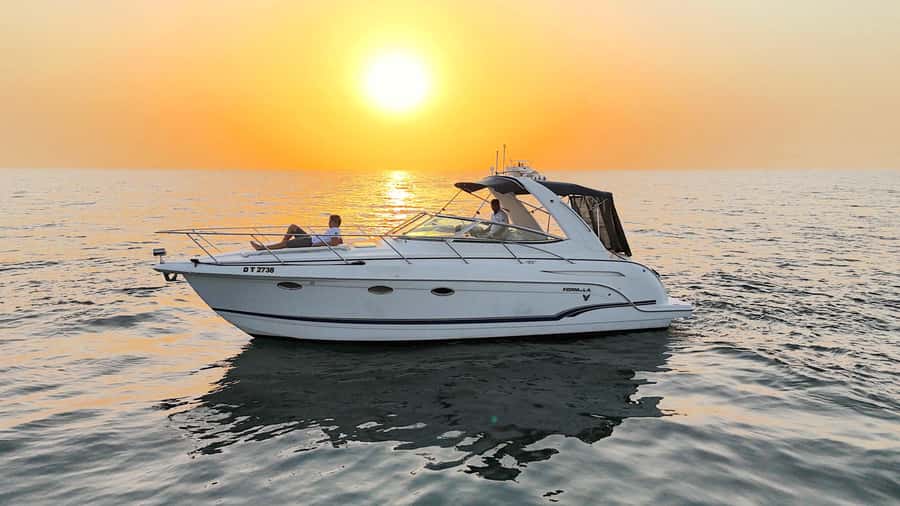 Dubai: Private Yacht Cruise for Unforgettable Memories - The one-hour Marina cruise keeps things simple