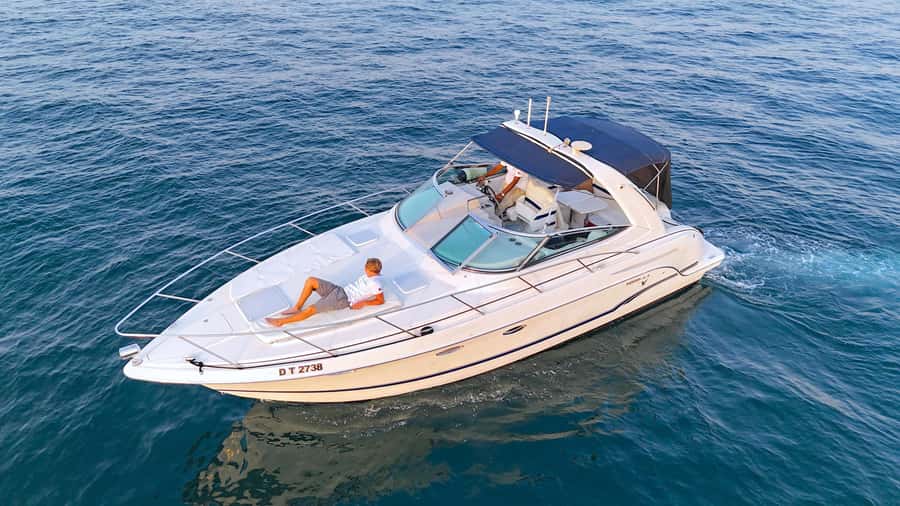 Dubai: Private Yacht Cruise for Unforgettable Memories - Sunset is the strongest time to go