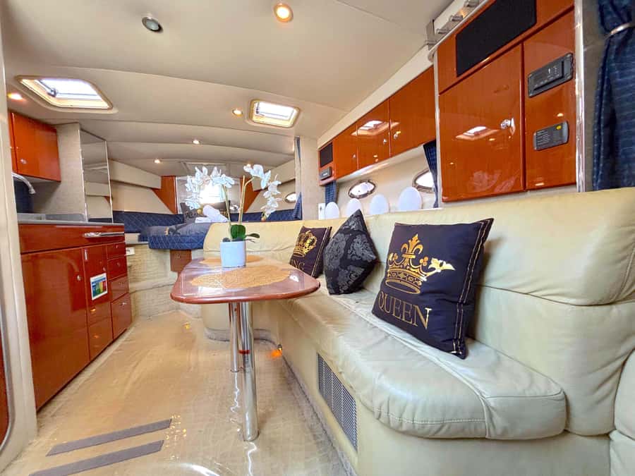Dubai: Private Yacht Cruise for Unforgettable Memories - The crew adds much of the value