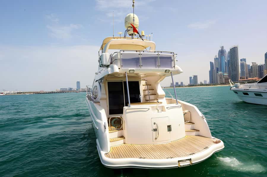 Dubai: Private Yacht Tour Experience with Soft Drinks - Choosing between one hour and eight hours