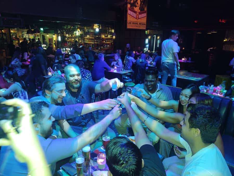 Dubai: Pub Crawl Nightlife Tour - Stop four and the late-night finish