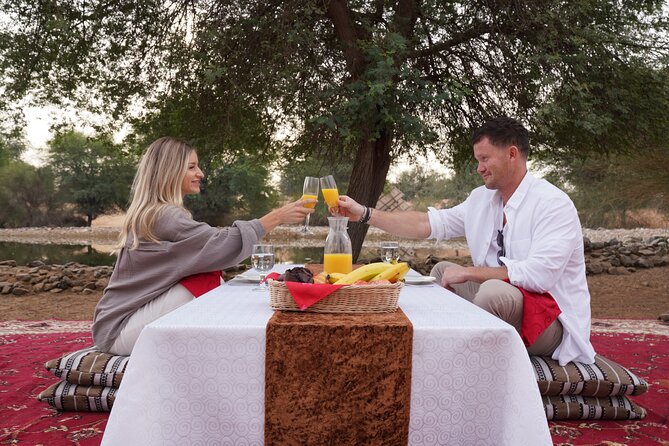 Dubai Red Dunes Safari: Dune Bashing, Camel Ride & Breakfast - Breakfast in the quiet desert