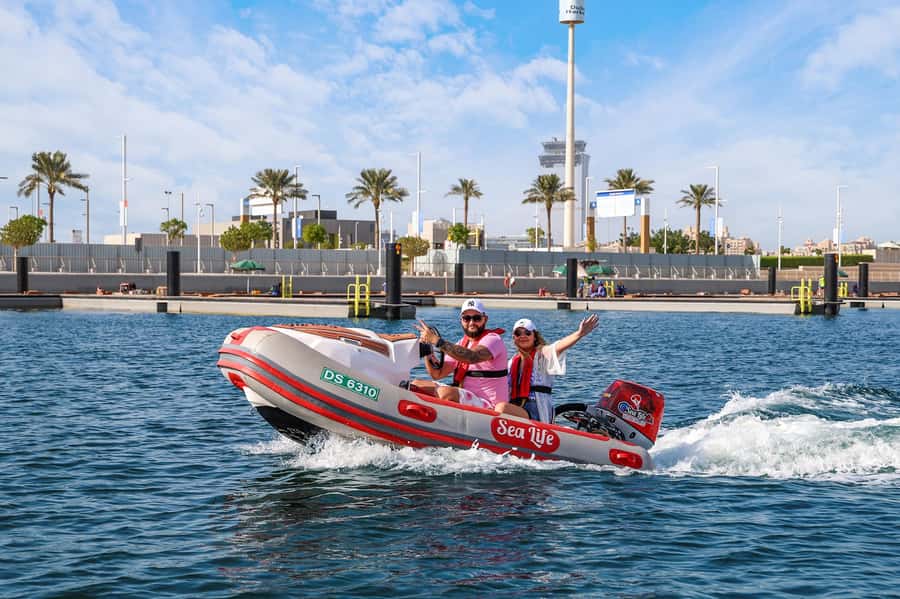 Dubai: Self-Drive Boat Experience for 1 or 2 People - Palm Jumeirah and the changing view of Dubai