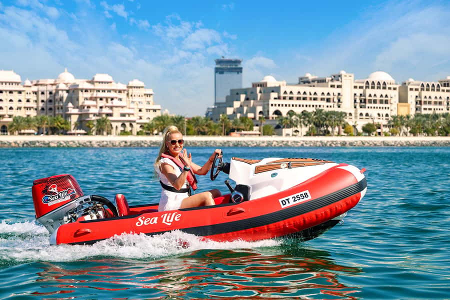 Dubai: Self-Drive Boat Experience for 1 or 2 People - Burj Al Arab and Madinat Jumeirah