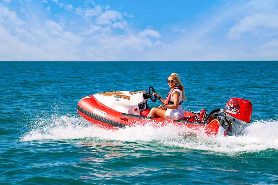 Dubai: Self-Drive Boat Experience for 1 or 2 People - How the small-group format affects the experience