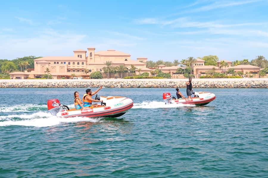 Dubai: Self-Drive Boat Experience for 1 or 2 People - Safety, age rules, and physical limits