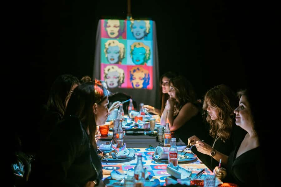 Dubai: Seven Paintings Immersive Dining Show Tickets - The welcome drink and the opening mood