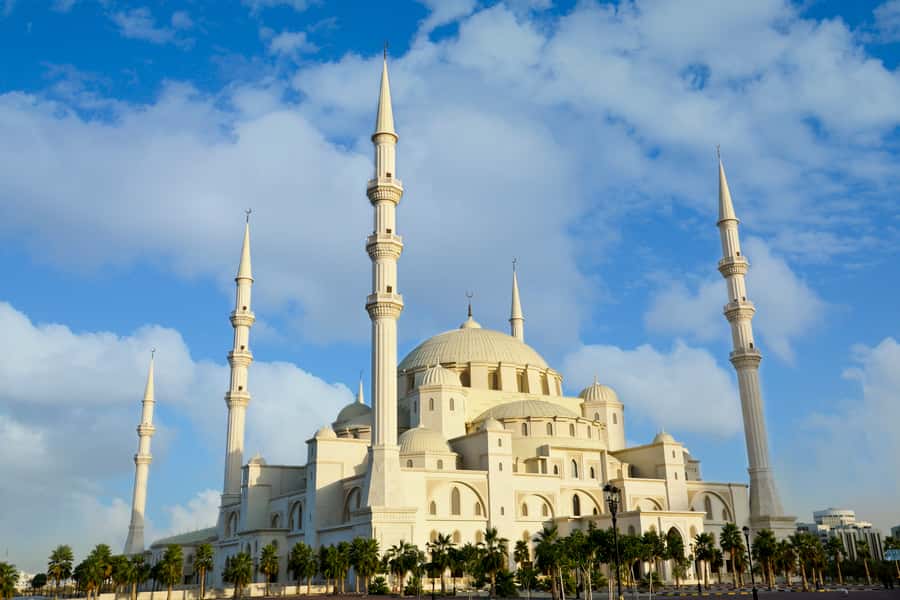 Dubai: Sheikh Zayed Mosque, Fujairah and Khorfakkan Tour - Khorfakkan Square and the waterfall