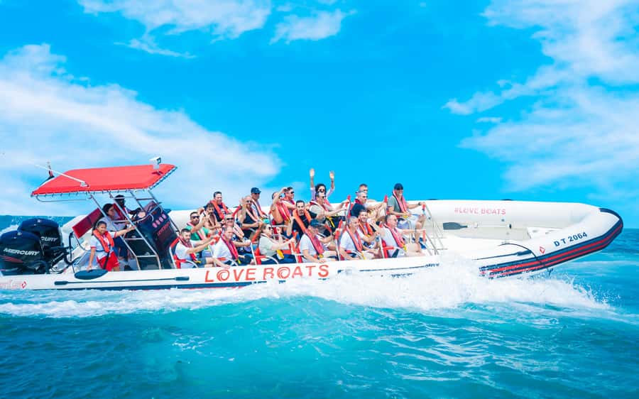 Dubai: Sightseeing Speedboat Tour with Live Tour Guide - Leaving Dubai Marina and passing JBR