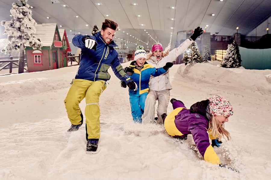 Dubai: Ski Dubai Snow Park Classic Pass - Penguins, food, lockers, and extra costs