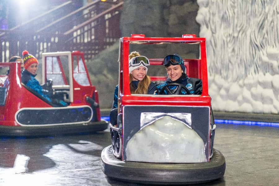 Dubai: Ski Dubai Snow Plus Pass - Ski Dubai turns a shopping mall into a snow day