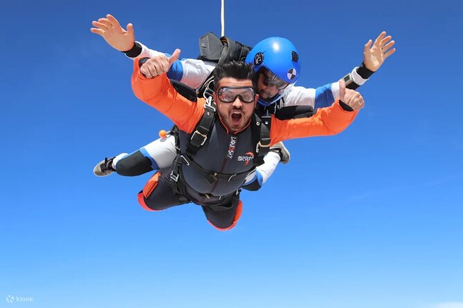 Dubai Skydive Tandem Over The Palm including Transfers - The landing and the record of your jump