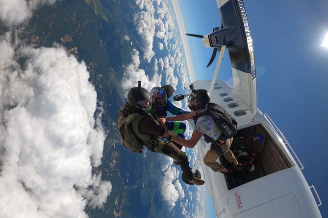 Dubai Skydive Tandem Over The Palm including Transfers - Is $1,399 a fair price?