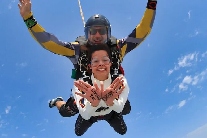 Dubai Skydive Tandem Over The Palm including Transfers - Who should book this Palm Dropzone jump?