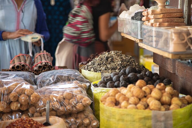 Dubai Souks, Food & Culture Walking Tour - A sit-down Emirati meal in Al Fahidi
