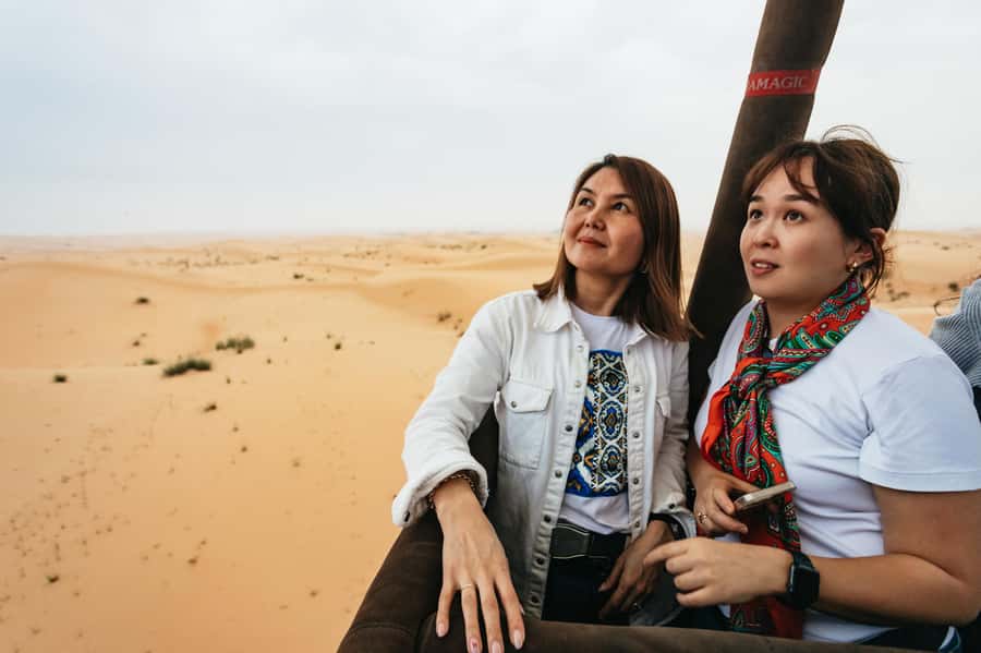 Dubai: Sunrise Balloon Flight with Camel Ride & Breakfast - Small details that make the morning easier