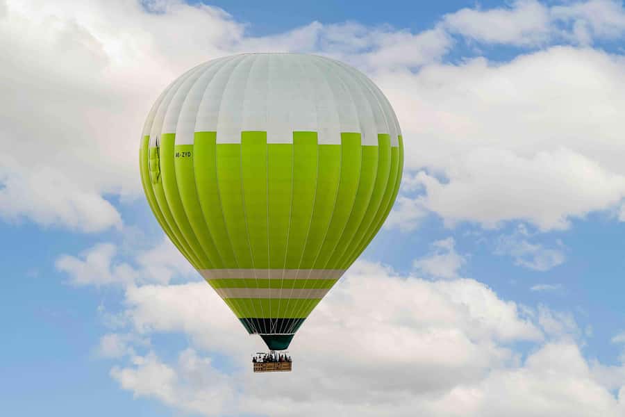 Dubai: Sunrise Hot Air Balloon Ride with Transfers - Watching the balloon come alive in the Margham Desert