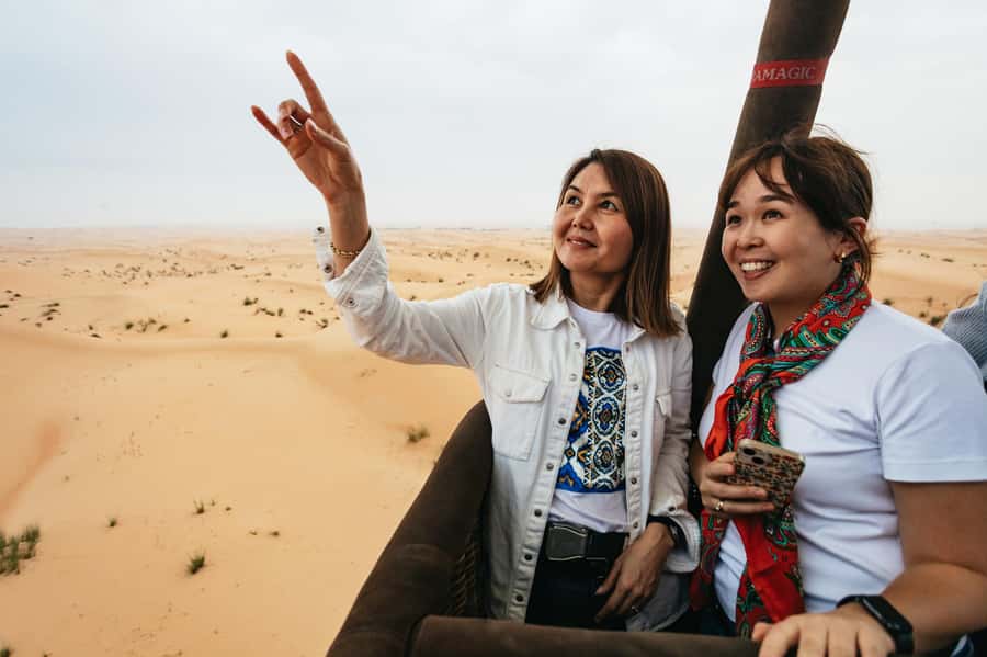 Dubai: Sunrise Hot Air Balloon Tour Over the Desert - Coffee, safety instructions, and the wait for lift-off