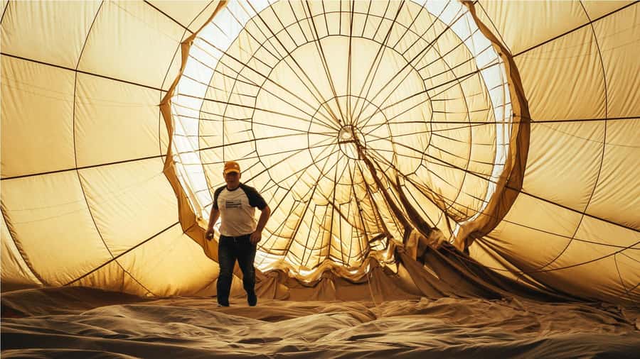 Dubai: Sunrise Hot Air Balloon Tour with E-Certificate - Clothing matters more than you might expect