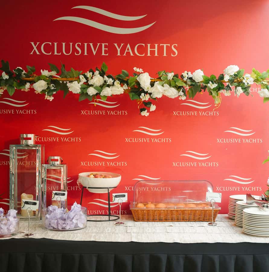 Dubai: Sunset or Dinner Cruise with Live Music & Open Bar - Buffet dinner, live pasta, and the open bar
