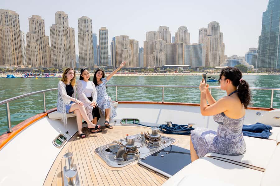 Dubai: The Luxury Yacht Tour with Live BBQ Option - Key points at a glance