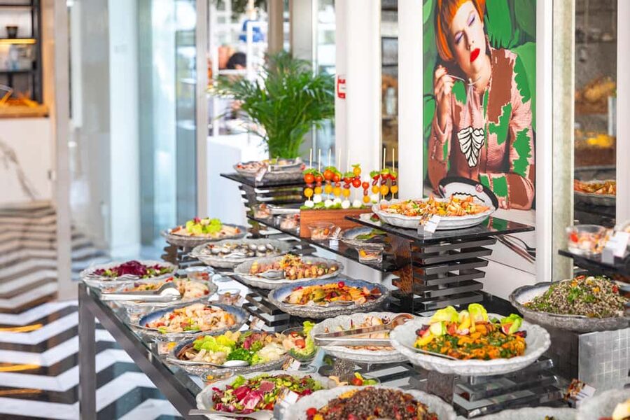 Dubai: The Palm Saturday Brunch with Unlimited Food & Drinks - Drinks that match your style of brunch