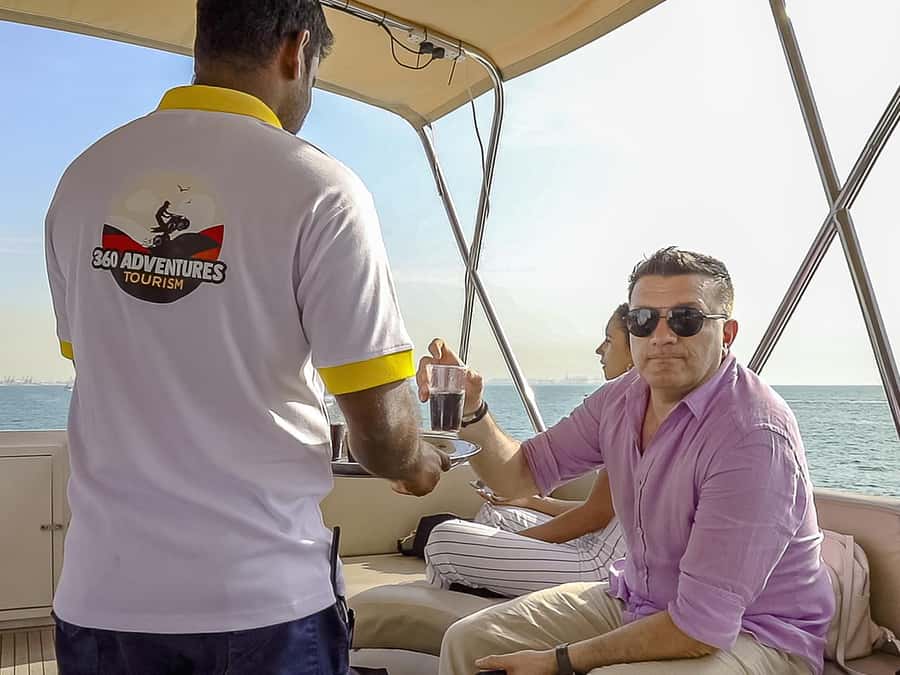 Dubai: The View At The Palm Ticket & 1.5 Afternoon Yacht - Boarding the 1.5-hour afternoon yacht