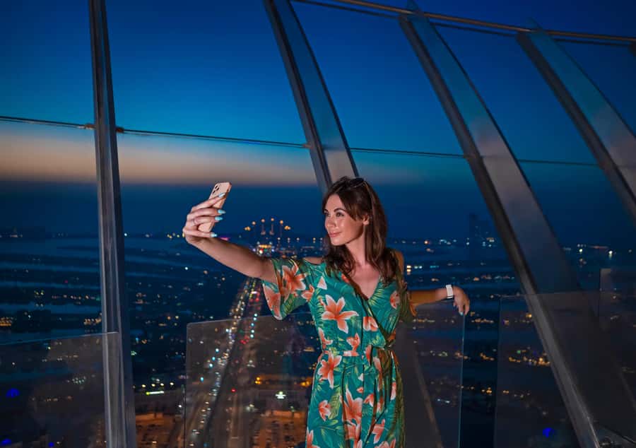 Dubai: The View At The Palm Ticket & 1.5 Afternoon Yacht - Who should book this experience