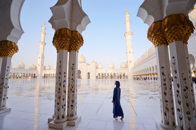 Dubai to Abu Dhabi Day Trip: Grand Mosque, Palace & Etihad Towers - Sheikh Zayed Grand Mosque: the essential stop