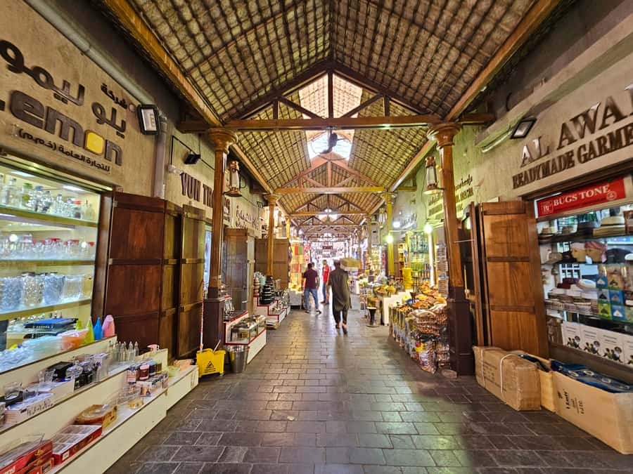 Dubai: Top 15 Must-See Dubai Sightseeing Tour in a SUV/VAN - Shawarma, water, and a useful pause